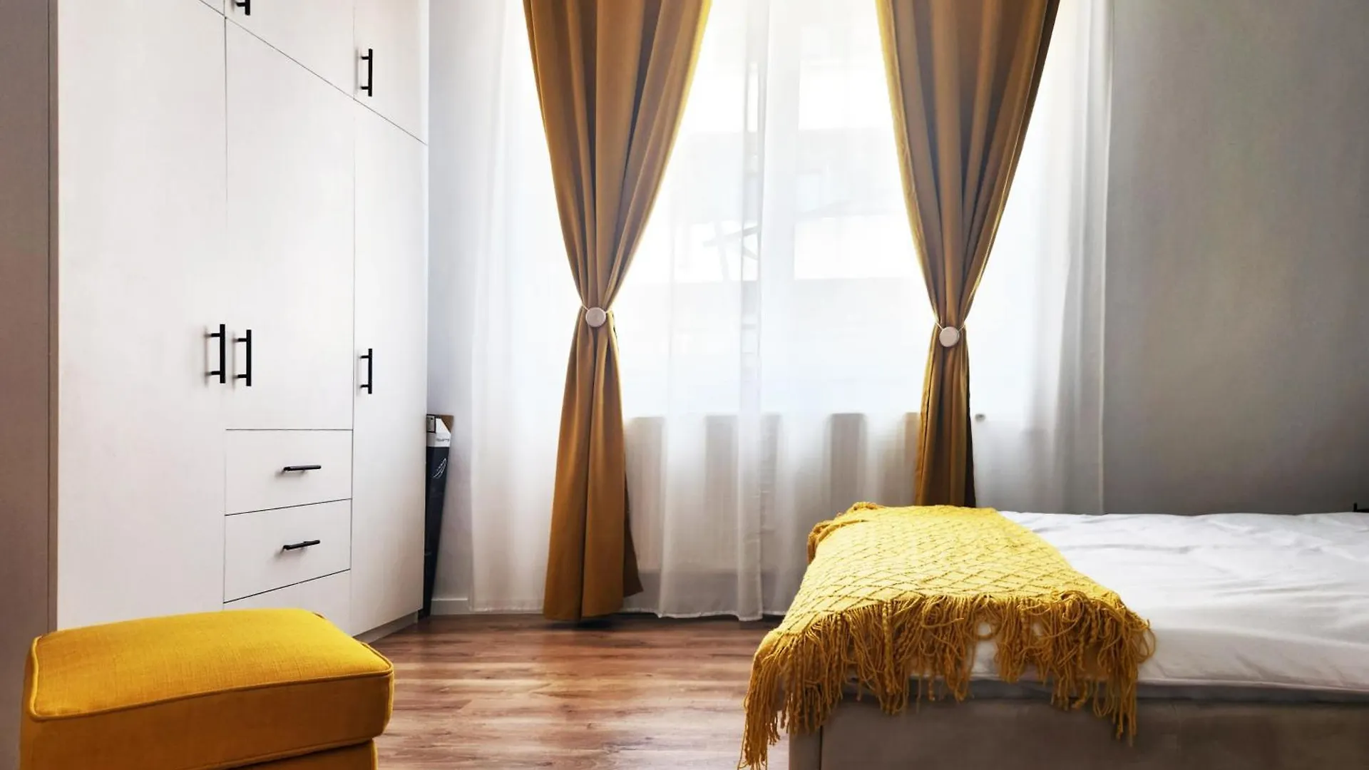 Skycentral Bucharest 0*,  Romania